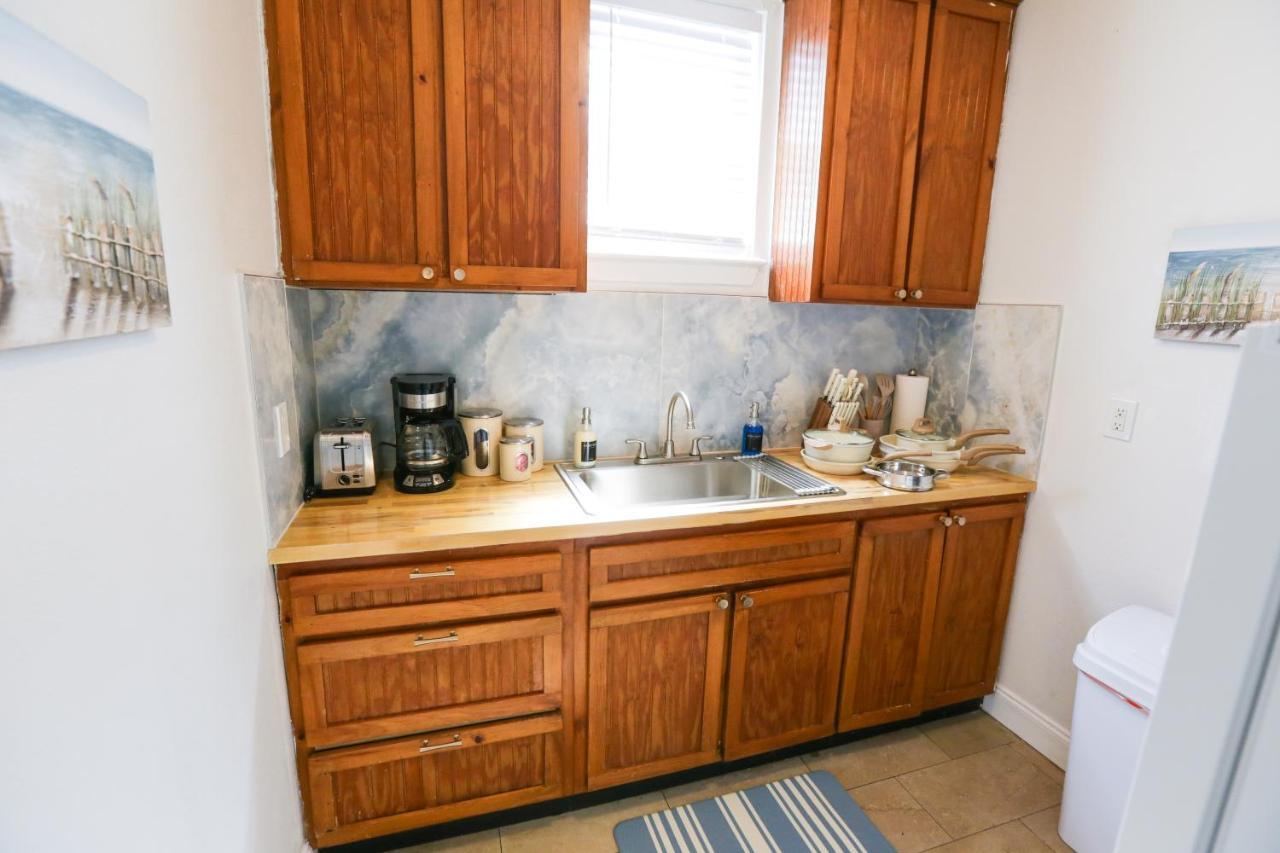 Centrally Located Efficiency One Mile To The Beach! Джэксонвилл-Бич Экстерьер фото