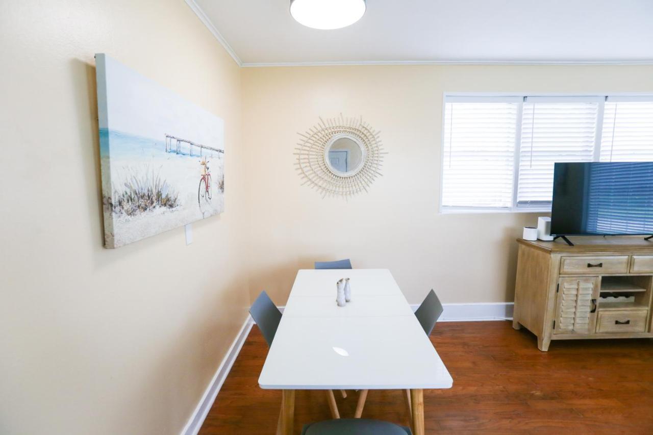 Centrally Located Efficiency One Mile To The Beach! Джэксонвилл-Бич Экстерьер фото